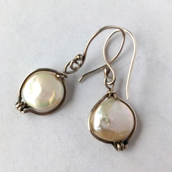 SOLD Vintage sterling handmade dangle earrings with natural coin pearls - Picture 6 of 6